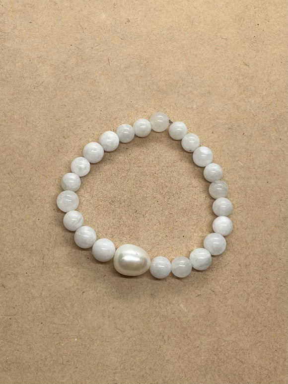 Moonstone Crystal Beaded Bracelet with Pearl Centrepiece