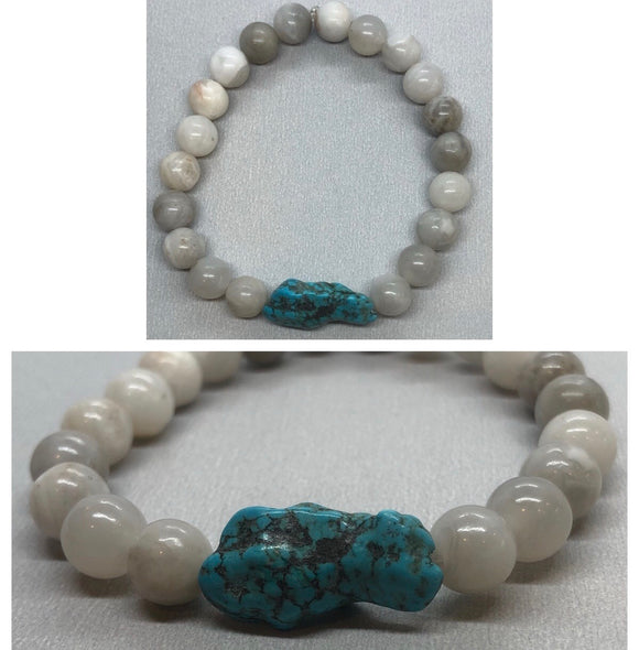 White Agate Crystal Beaded Bracelet with Turquoise Centrepiece