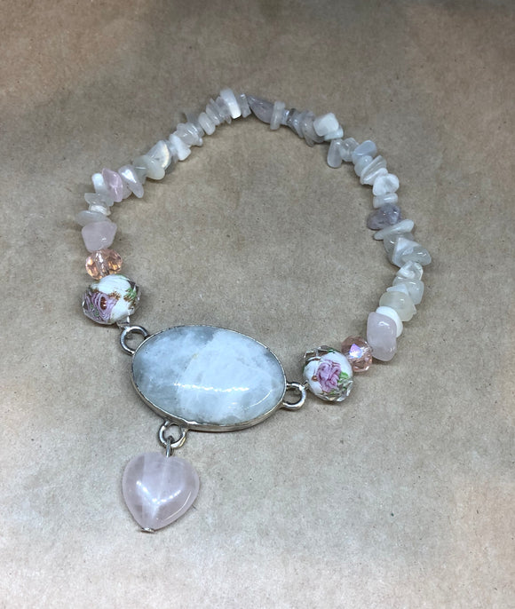 Moonstone set in 925 Silver with Moonstone Crystal Chips Beaded Bracelet with Rose Quartz Heart Charm