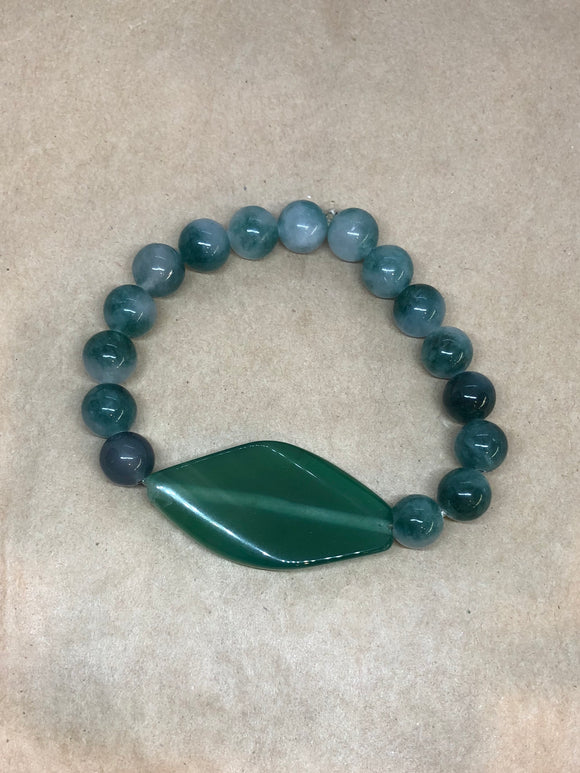 Green Jade Crystal Beaded Bracelet with Green Agate Crystal Centrepiece